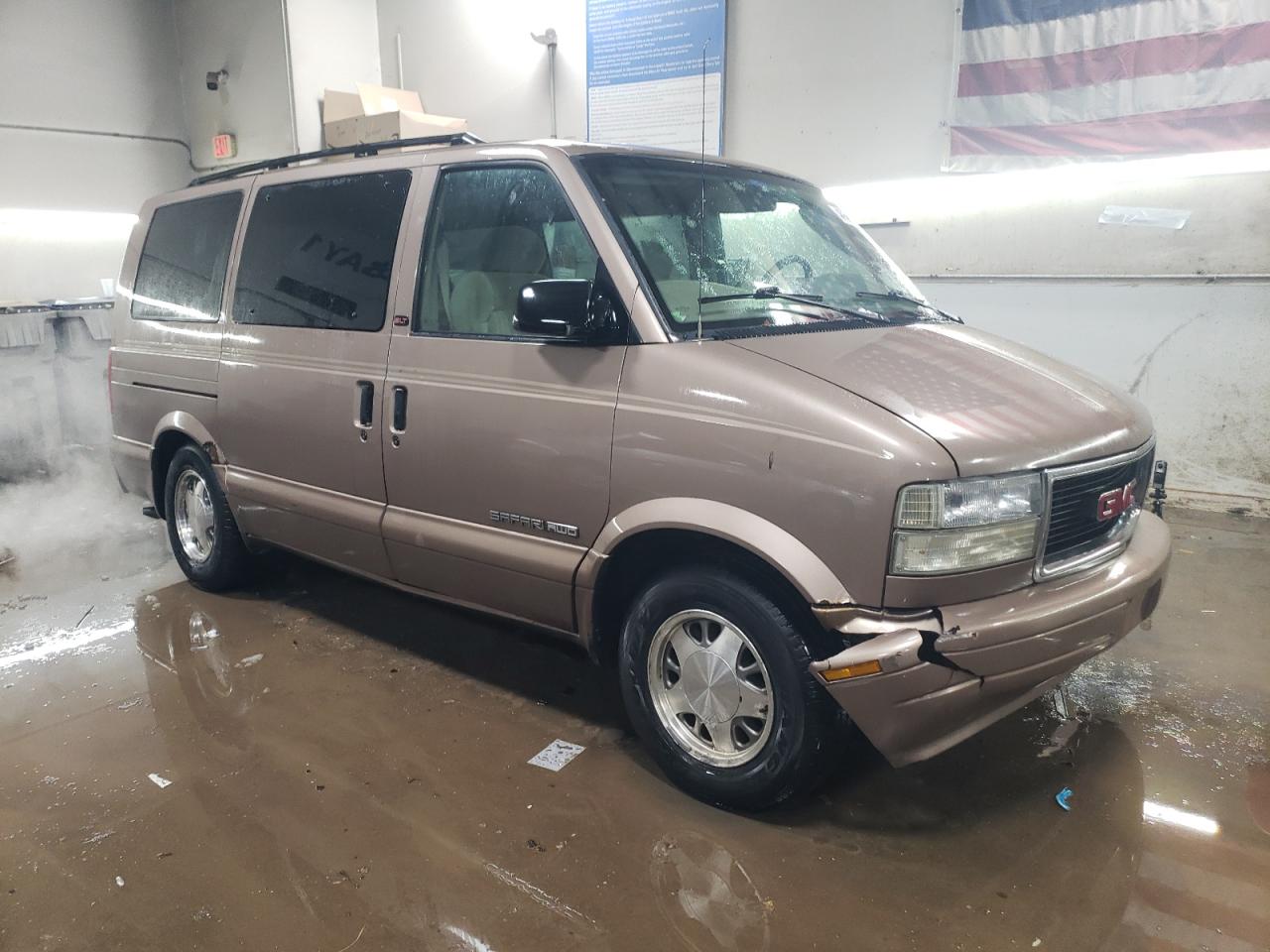 2002 GMC Safari VIN 1GKEL19X62B501599 Copart auction photo, all over damage thumbnail 4