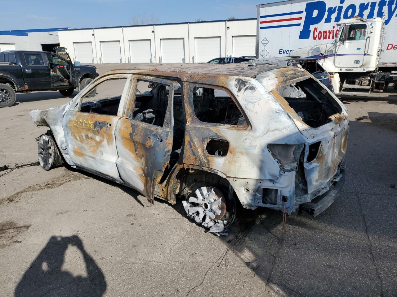 2018 Jeep Grand Cherokee VIN 1C4RJFAG7JC122633 Copart auction photo, front end / burn damage thumbnail 2