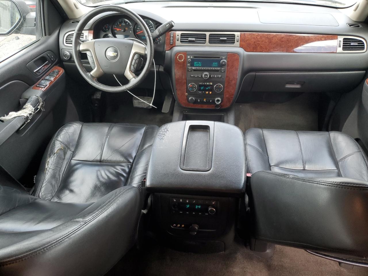 2013 Chevrolet Suburban VIN 1GNSCJE02DR359695 Copart auction photo, minor dent/scratches / mechanical damage thumbnail 8