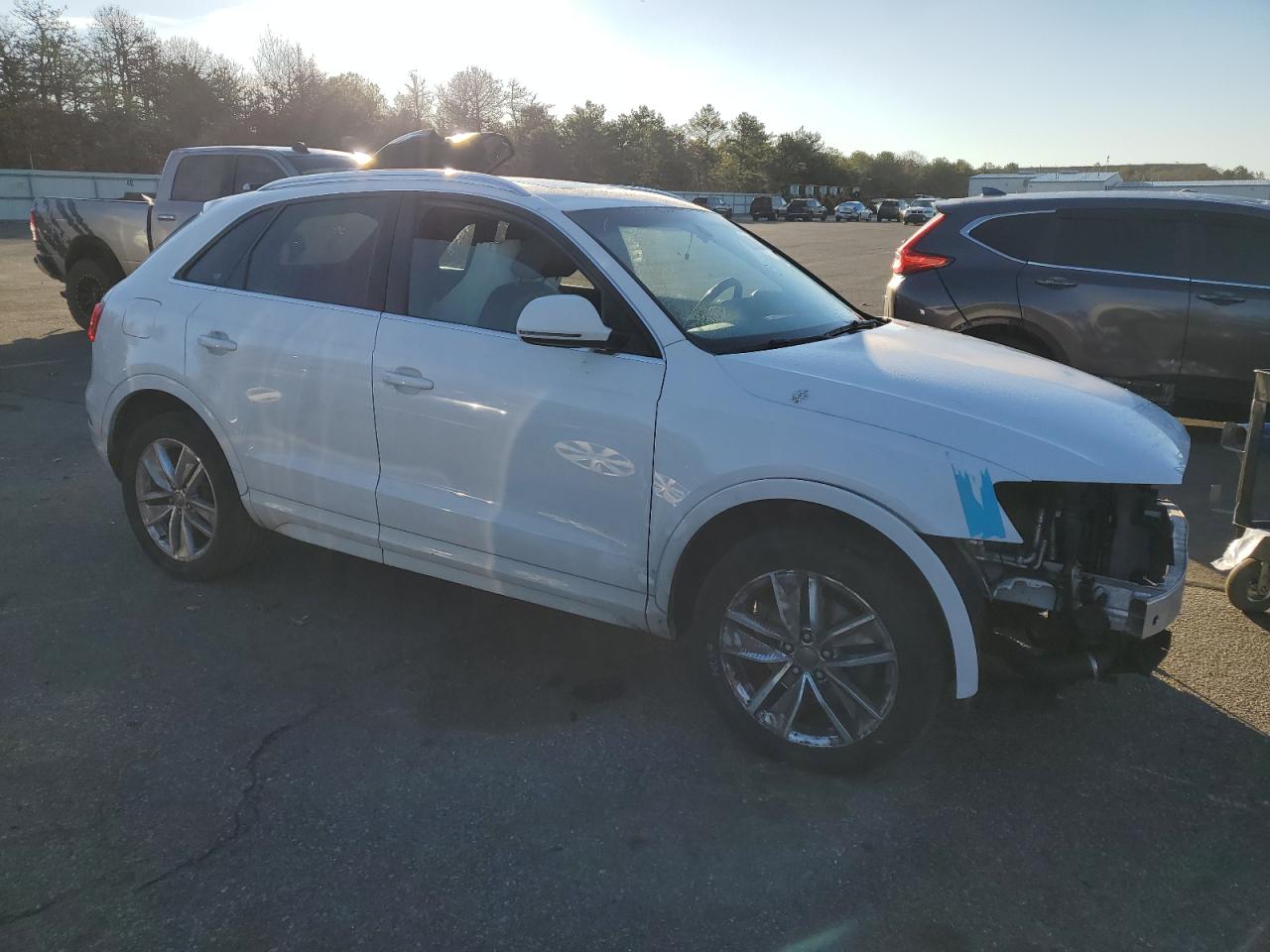 2016 Audi Q3 VIN WA1EFCFSXGR019086 Copart auction photo, front end / minor dent/scratches damage thumbnail 4