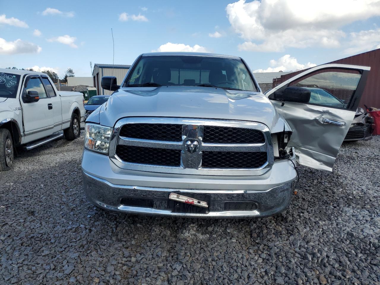 2017 RAM 1500 VIN 1C6RR6GG7HS786129 Copart auction photo, side / front end damage thumbnail 5