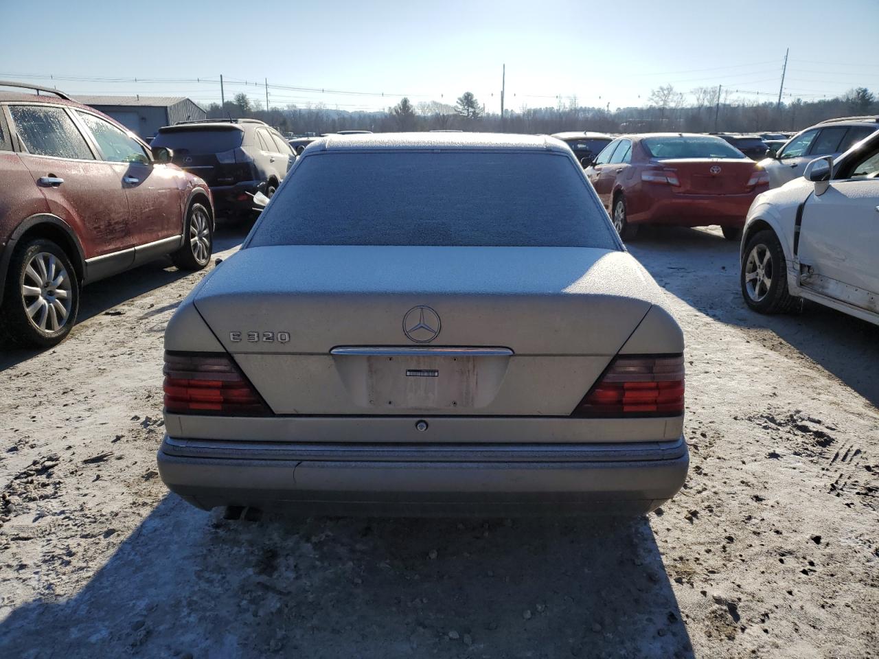 1995 Mercedes-Benz E-klasse VIN WDBEA32EXSC269524 Copart auction photo, front end / side damage thumbnail 6