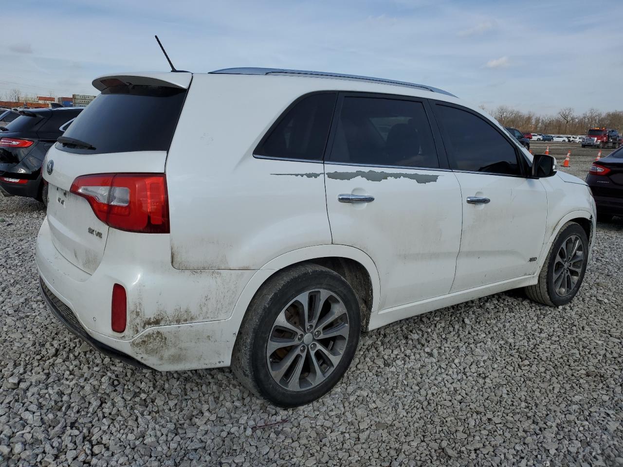 2015 KIA Sorento VIN 5XYKWDA79FG607933 Copart auction photo, front end / mechanical damage thumbnail 3