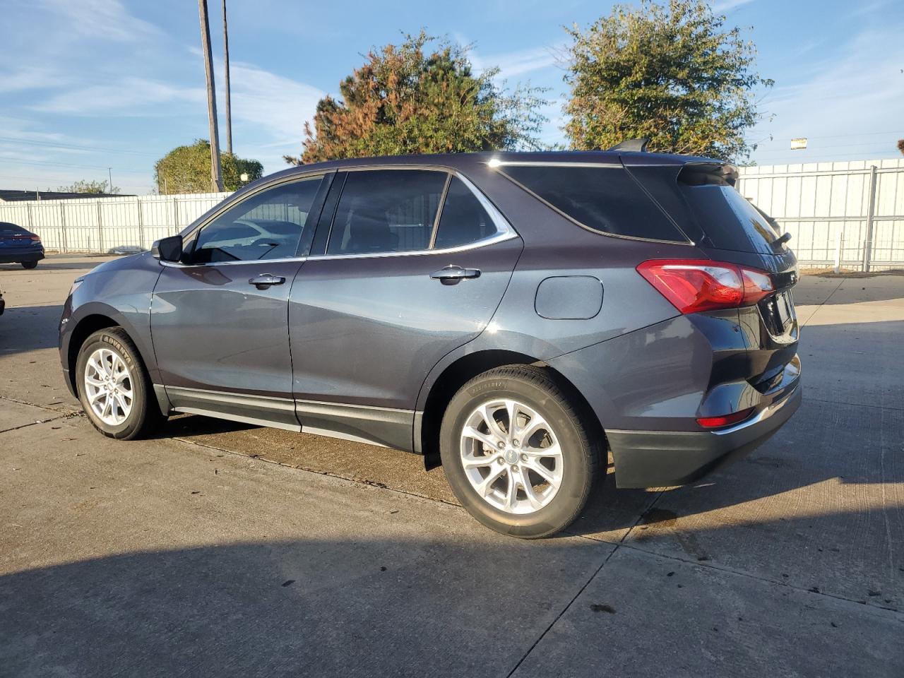 2019 Chevrolet Equinox VIN 3GNAXKEV0KS549037 Copart auction photo, hail / minor dent/scratches damage thumbnail 2