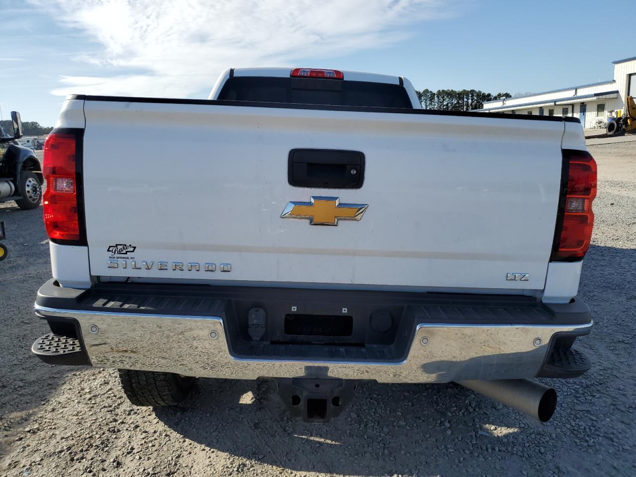 2015 Chevrolet Silverado VIN 1GC1KWE85FF646351 Copart auction photo, front end / side damage thumbnail 6