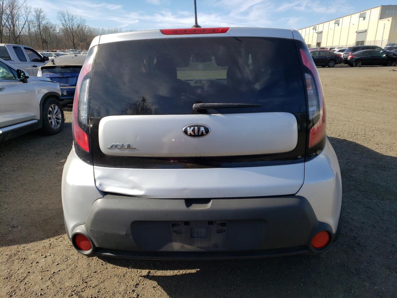 2015 KIA Soul VIN KNDJN2A24F7755668 Copart auction photo, all over damage thumbnail 6