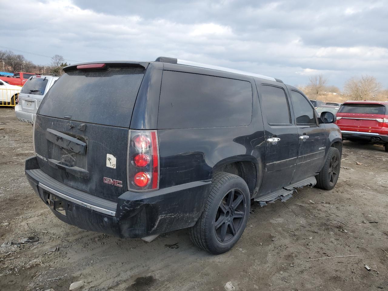2007 GMC Yukon VIN 1GKFK66877J392830 Copart auction photo, front end / side damage thumbnail 3