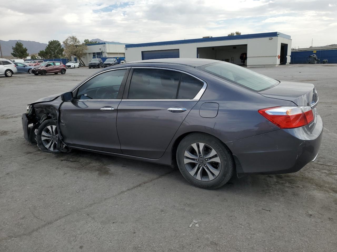 2015 Honda Accord VIN 1HGCR2F39FA075543 Copart auction photo, front end / minor dent/scratches damage thumbnail 2