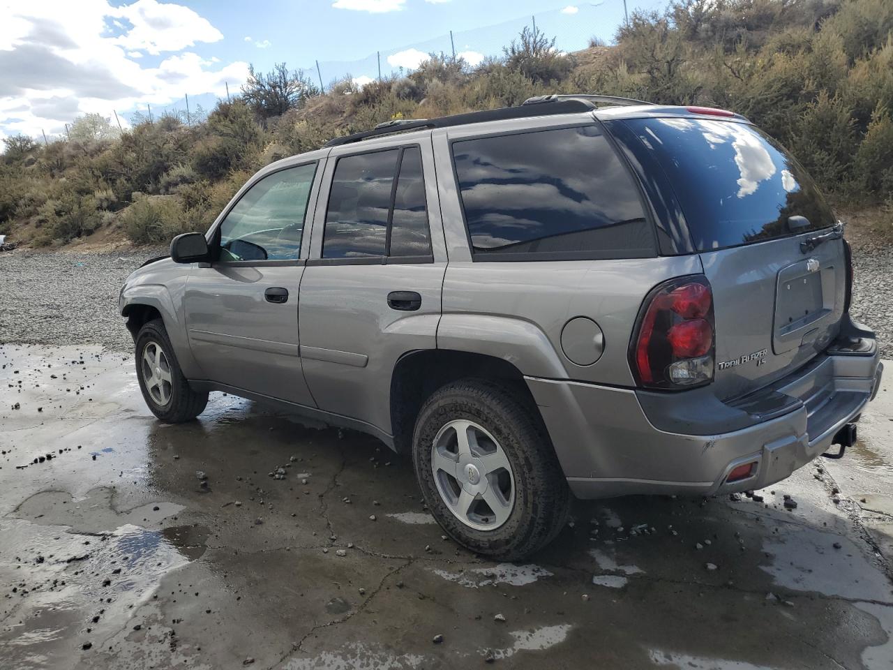 2006 Chevrolet TrailBlazer VIN 1GNDT13S962140614 Copart auction photo, front end damage thumbnail 2
