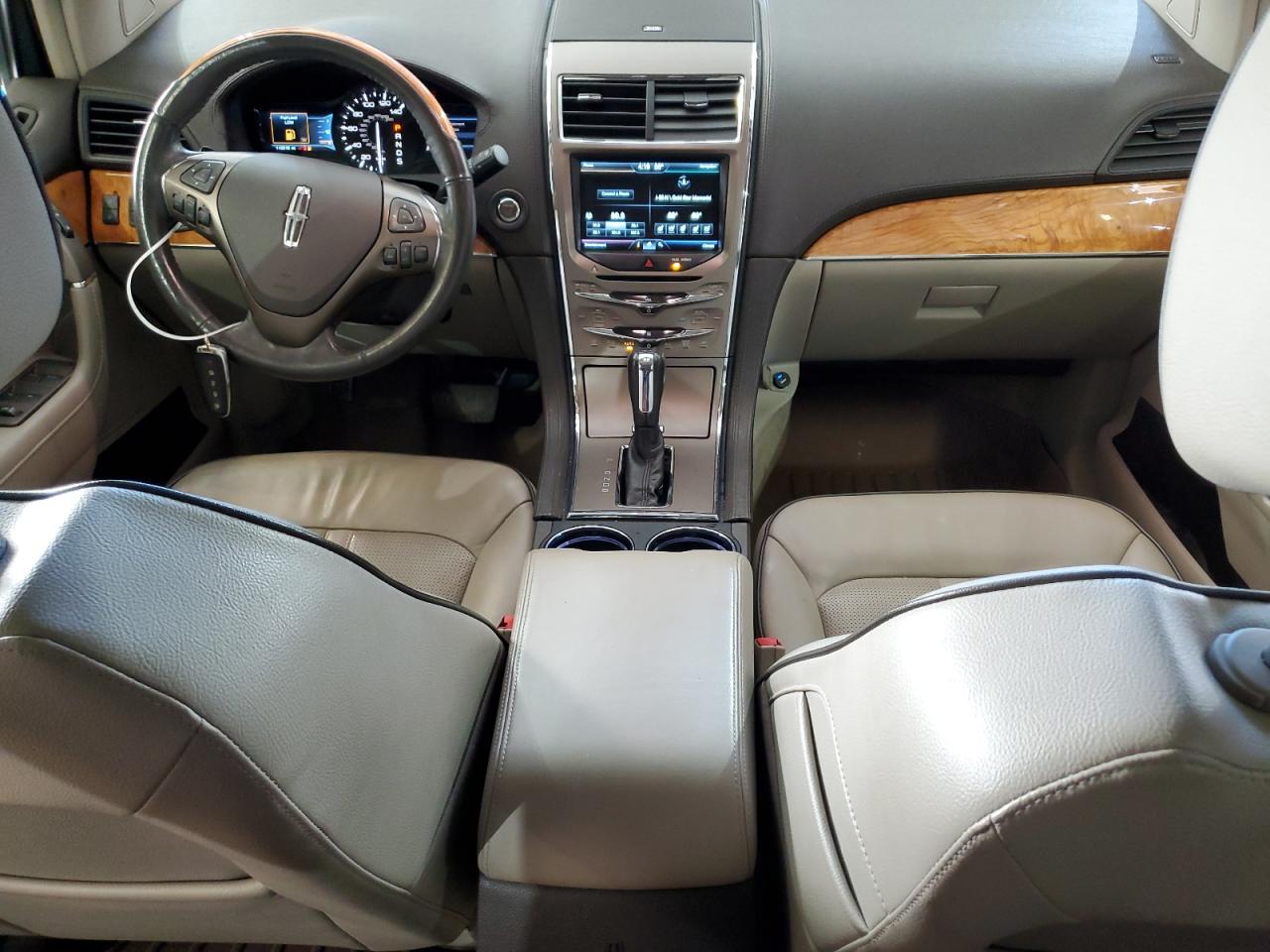 2015 Lincoln MKX VIN 2LMDJ8JK6FBL32724 Copart auction photo, rear end / minor dent/scratches damage thumbnail 8