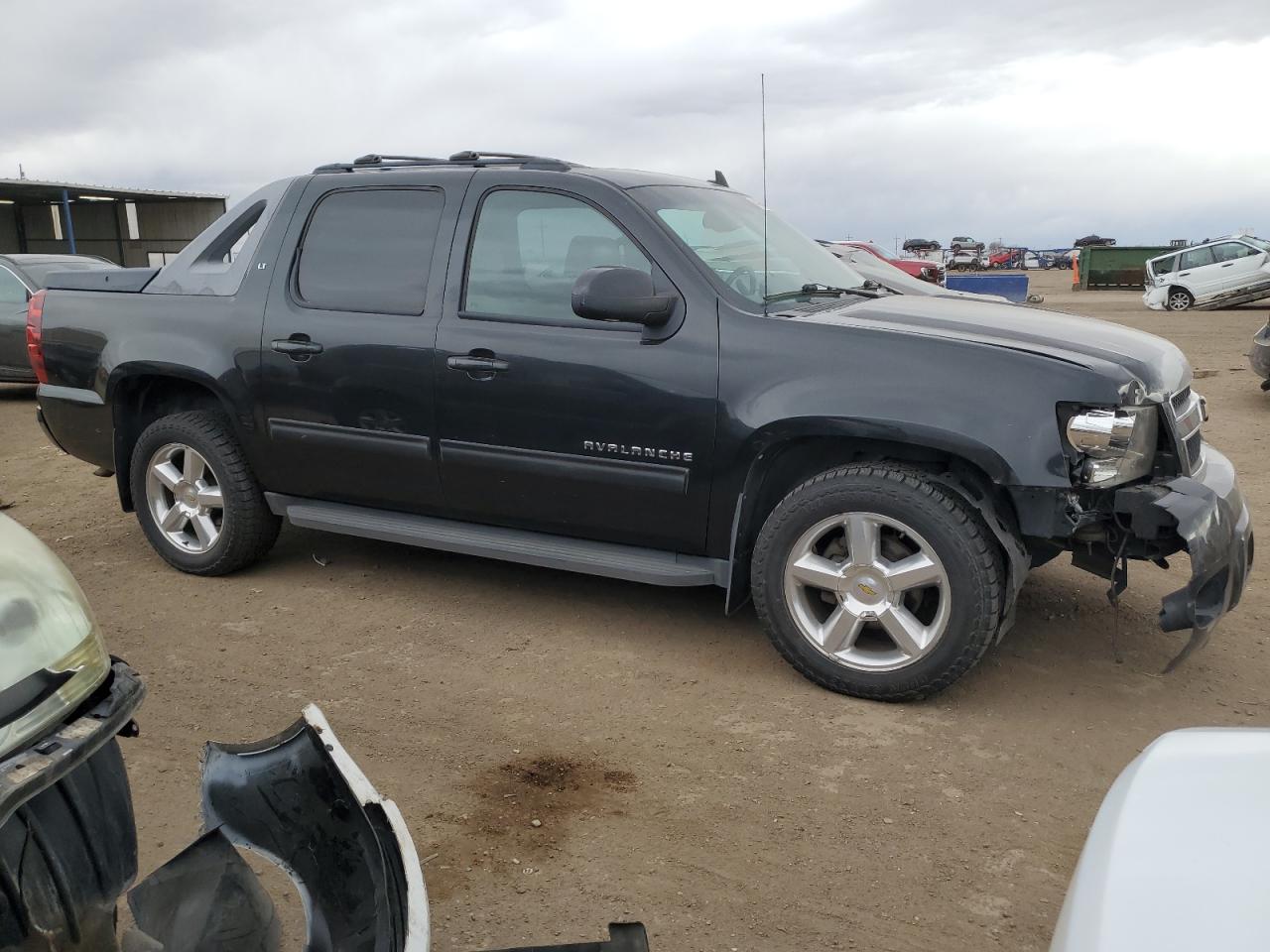 2010 Chevrolet Avalanche VIN 3GNVKFE09AG100713 Copart auction photo, hail / front end damage thumbnail 4
