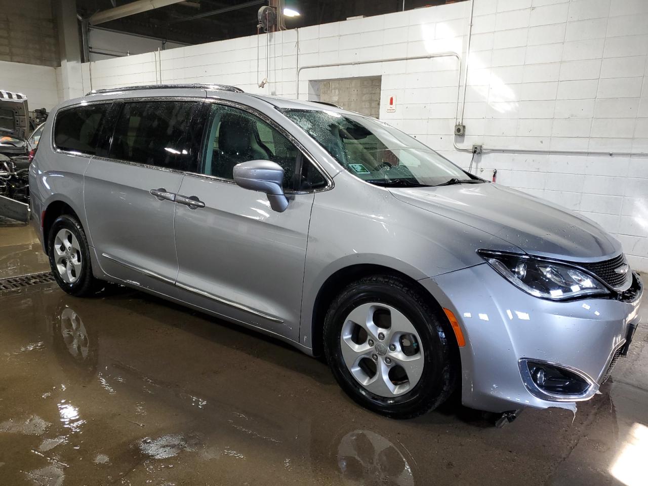 2017 Chrysler Pacifica VIN 2C4RC1EG4HR822036 Copart auction photo, front end / side damage thumbnail 4