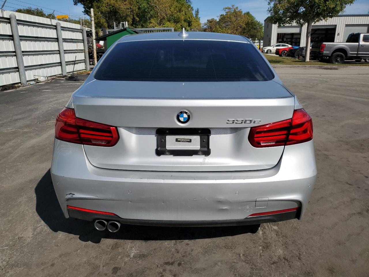 2017 BMW 3er VIN WBA8E1C52HK480170 Copart auction photo, front end damage thumbnail 6