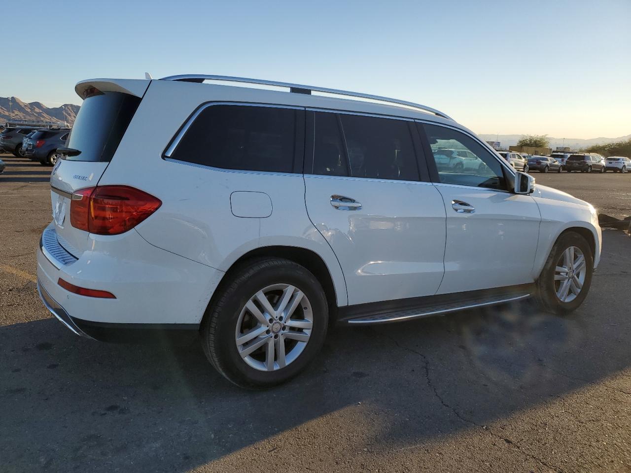 2015 Mercedes-Benz GL-klasse VIN 4JGDF2EE9FA514153 Copart auction photo, side / front end damage thumbnail 3
