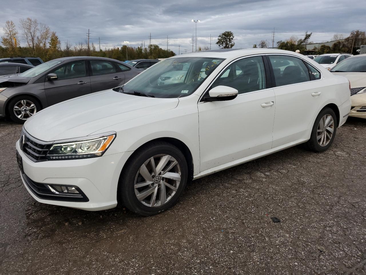 2018 Volkswagen Passat VIN 1VWBA7A33JC015595