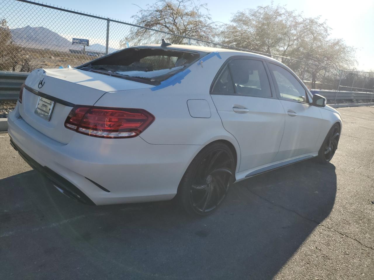 2014 Mercedes-Benz E-klasse VIN WDDHF5KB2EA908616 Copart auction photo, rear end damage thumbnail 3