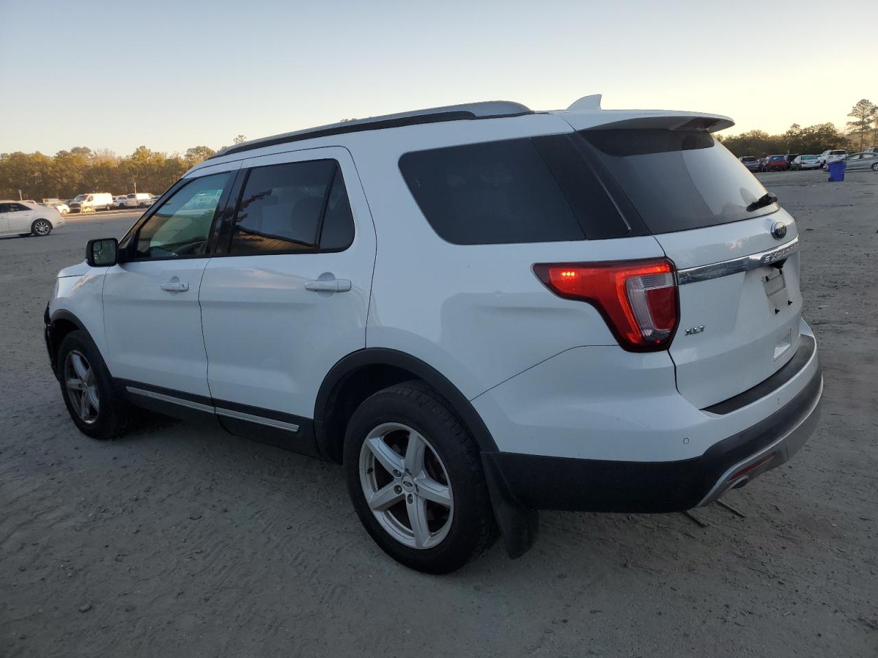 2016 Ford Explorer VIN 1FM5K8D83GGC41529 Copart auction photo, front end damage thumbnail 2
