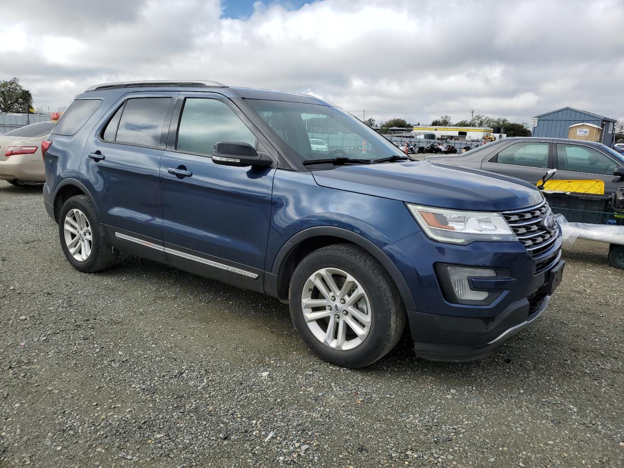 2017 Ford Explorer VIN 1FM5K7D83HGB32614 Copart auction photo, minor dent/scratches damage thumbnail 4