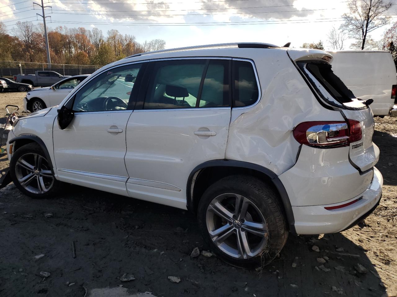 2017 Volkswagen Tiguan VIN WVGUV7AX9HW505028 Copart auction photo, all over / undercarriage damage thumbnail 2