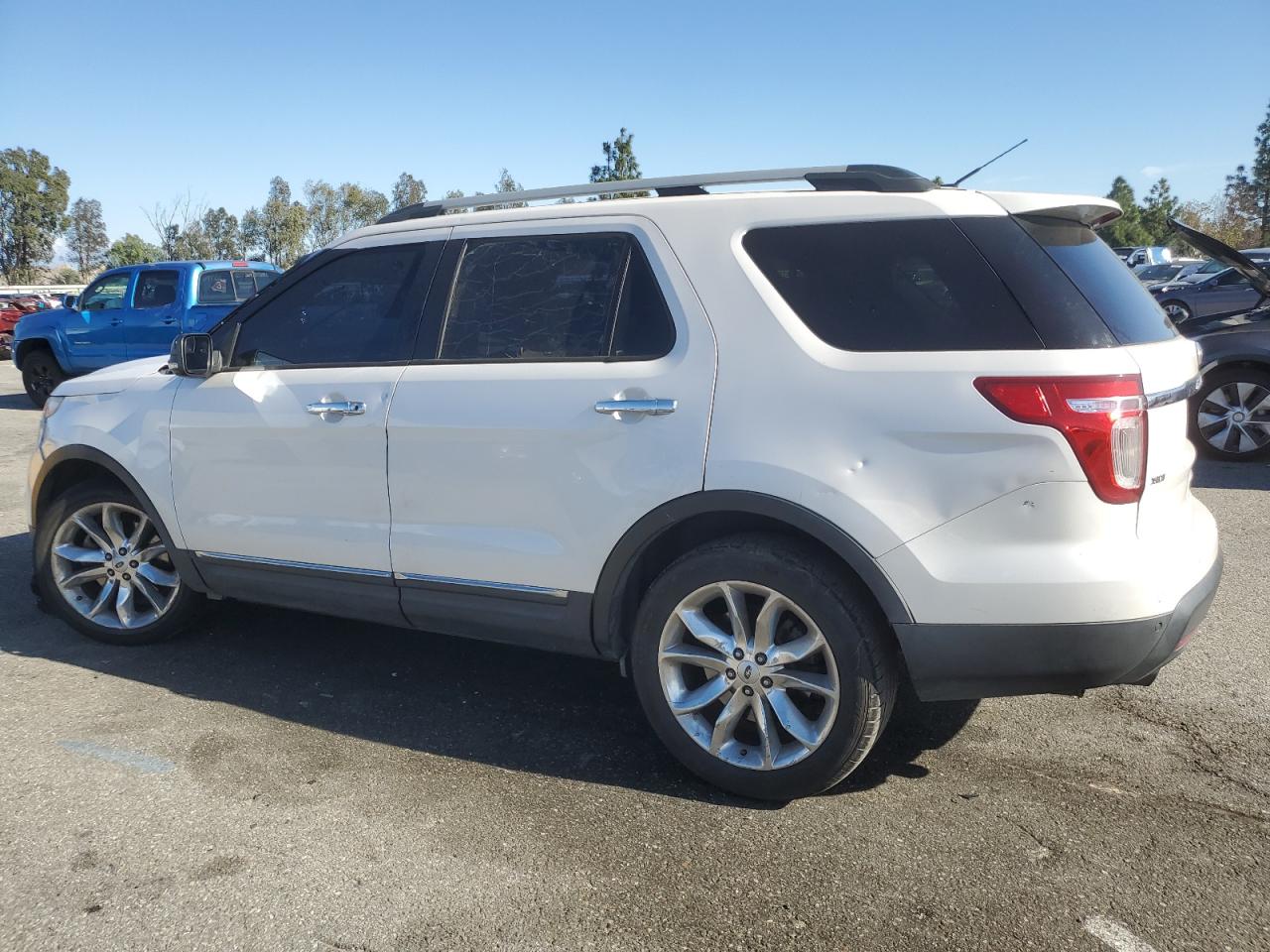 2015 Ford Explorer VIN 1FM5K7D80FGB19476 Copart auction photo, side / front end damage thumbnail 2