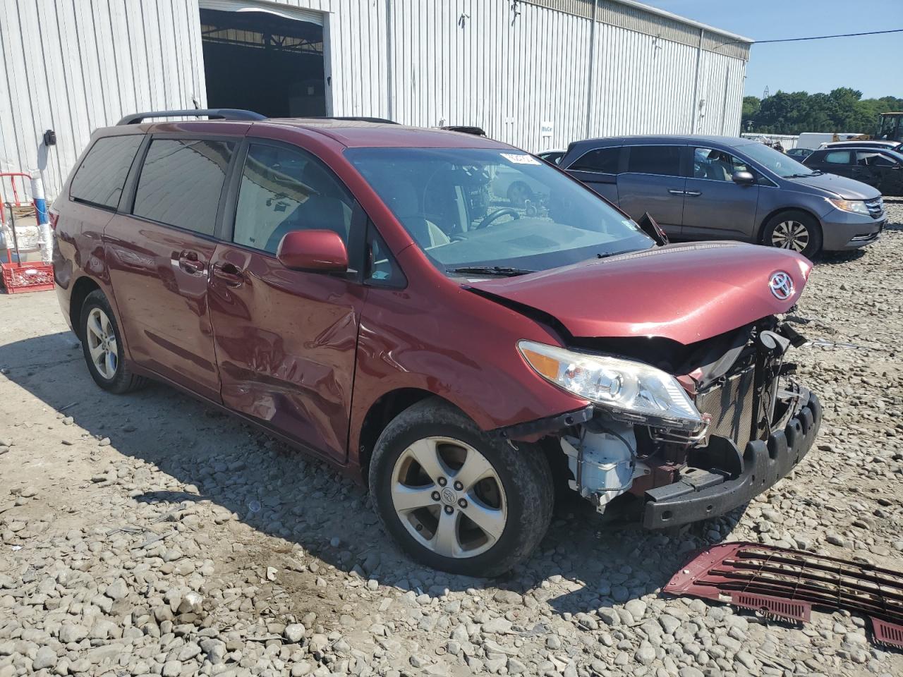 2015 Toyota Sienna VIN 5TDKK3DC9FS602796 Copart auction photo, front end / side damage thumbnail 4