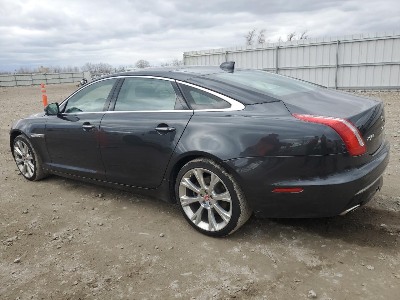 2018 Jaguar XJ VIN SAJWJ2GD9J8W15744 Copart auction photo, front end / undercarriage damage thumbnail 2