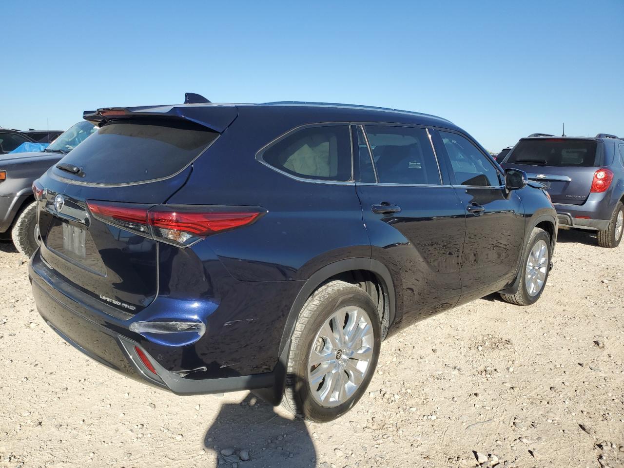 2022 Toyota Highlander VIN 5TDDZRBH4NS213648 Copart auction photo, front end damage thumbnail 3