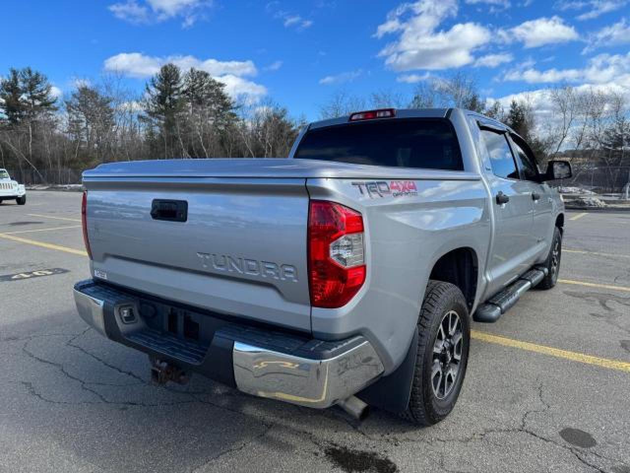 2014 Toyota Tundra VIN 5TFDY5F18EX367573 Copart auction photo, normal wear / minor dent/scratches damage thumbnail 4