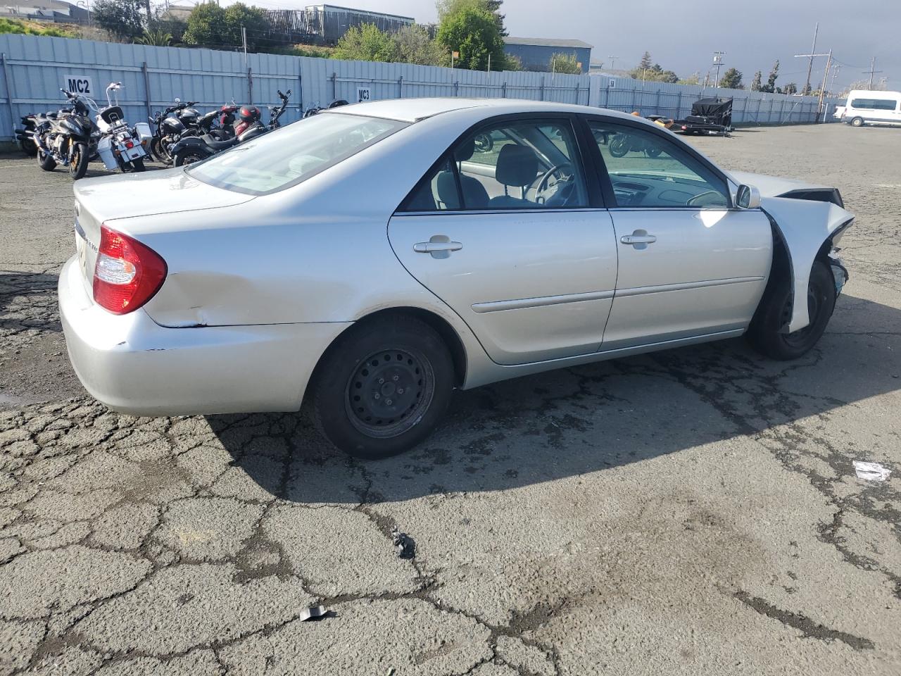 2004 Toyota Camry VIN JTDBE32K040245428 Copart auction photo, front end damage thumbnail 3