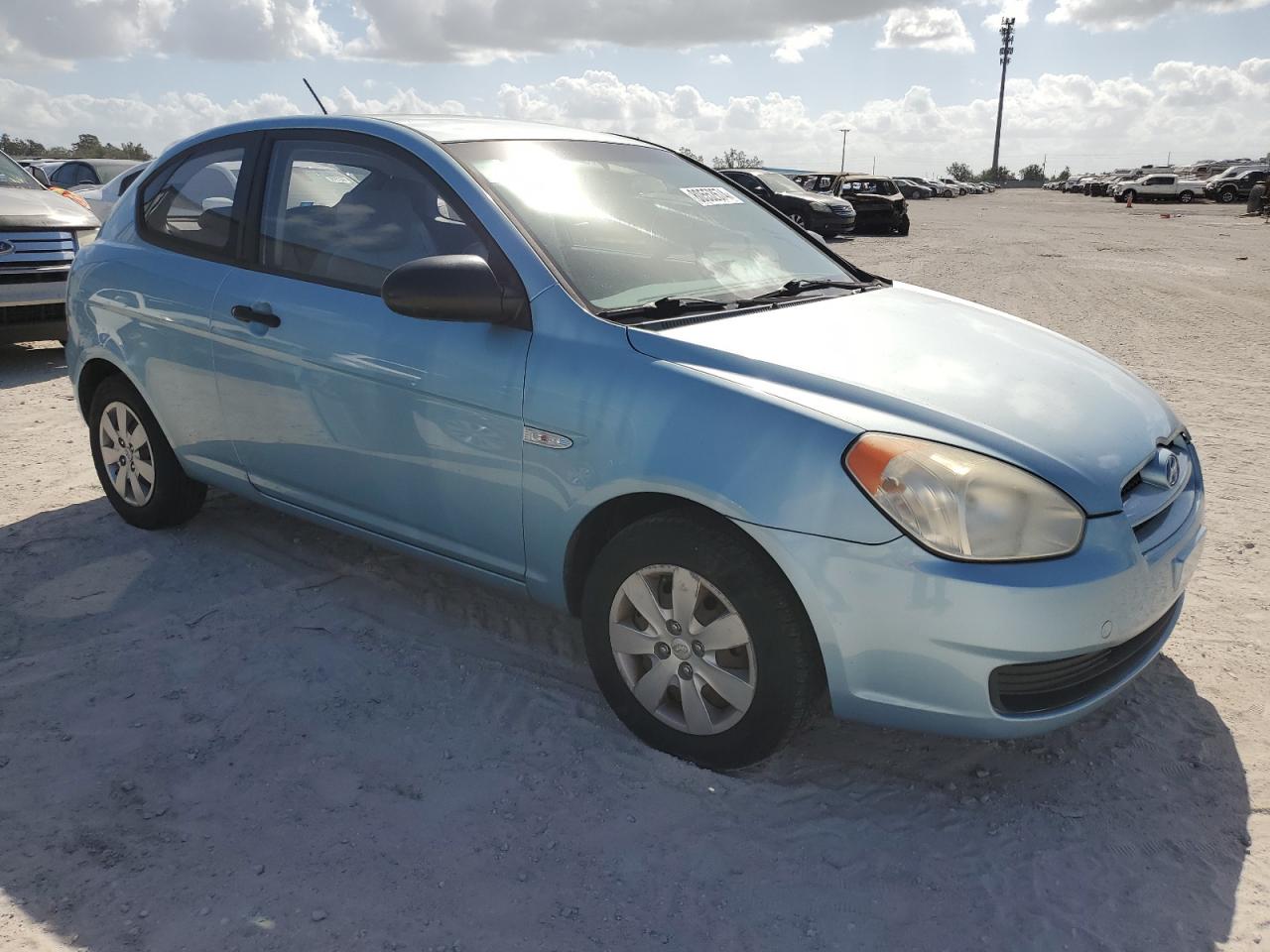 2009 Hyundai Accent VIN KMHCM36CX9U112598 Copart auction photo, normal wear damage thumbnail 4
