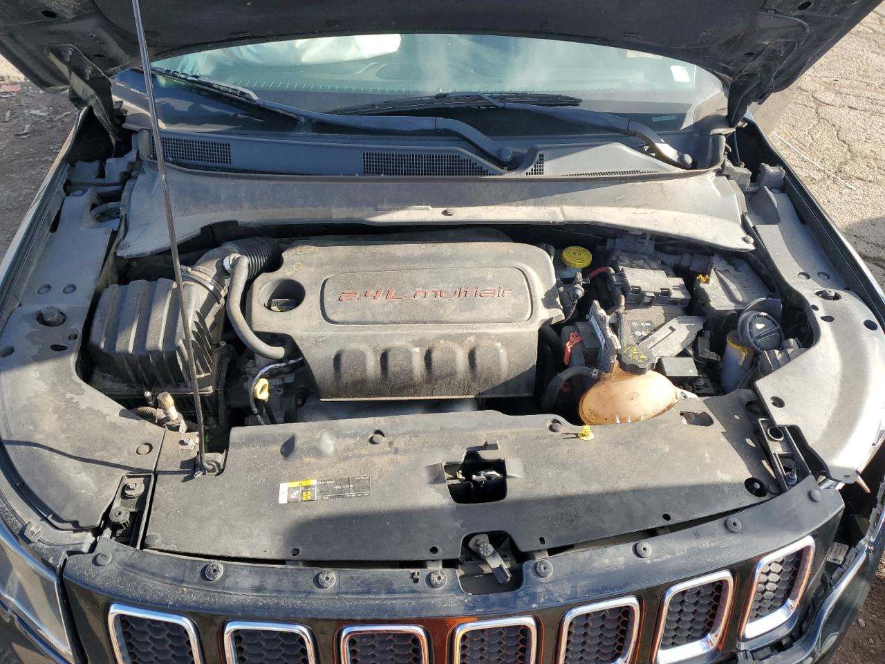 2018 Jeep Compass VIN 3C4NJDBB3JT137883 Copart auction photo, front end damage thumbnail 12