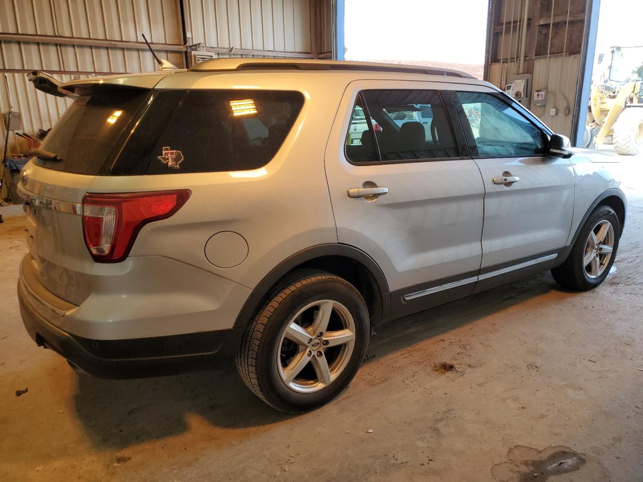 2018 Ford Explorer VIN 1FM5K7D89JGC64279 Copart auction photo, front end / top/roof damage thumbnail 3