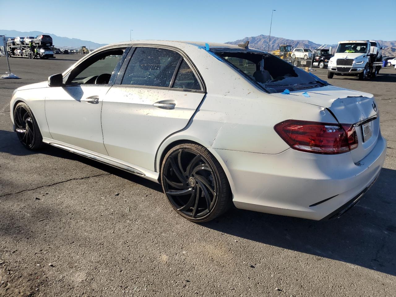 2014 Mercedes-Benz E-klasse VIN WDDHF5KB2EA908616 Copart auction photo, rear end damage thumbnail 2