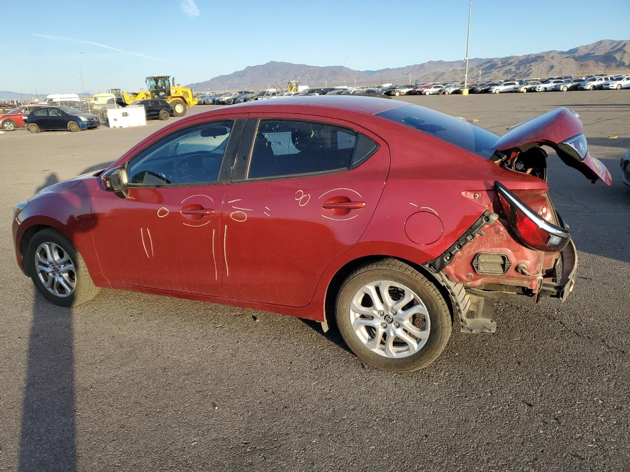 2018 Toyota Yaris VIN 3MYDLBYV3JY301388 Copart auction photo, rear end / side damage thumbnail 2