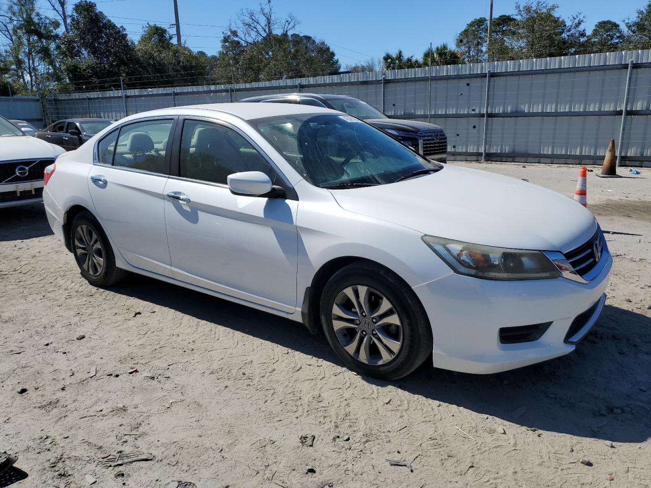 2015 Honda Accord VIN 1HGCR2F32FA053609 Copart auction photo, minor dent/scratches damage thumbnail 4