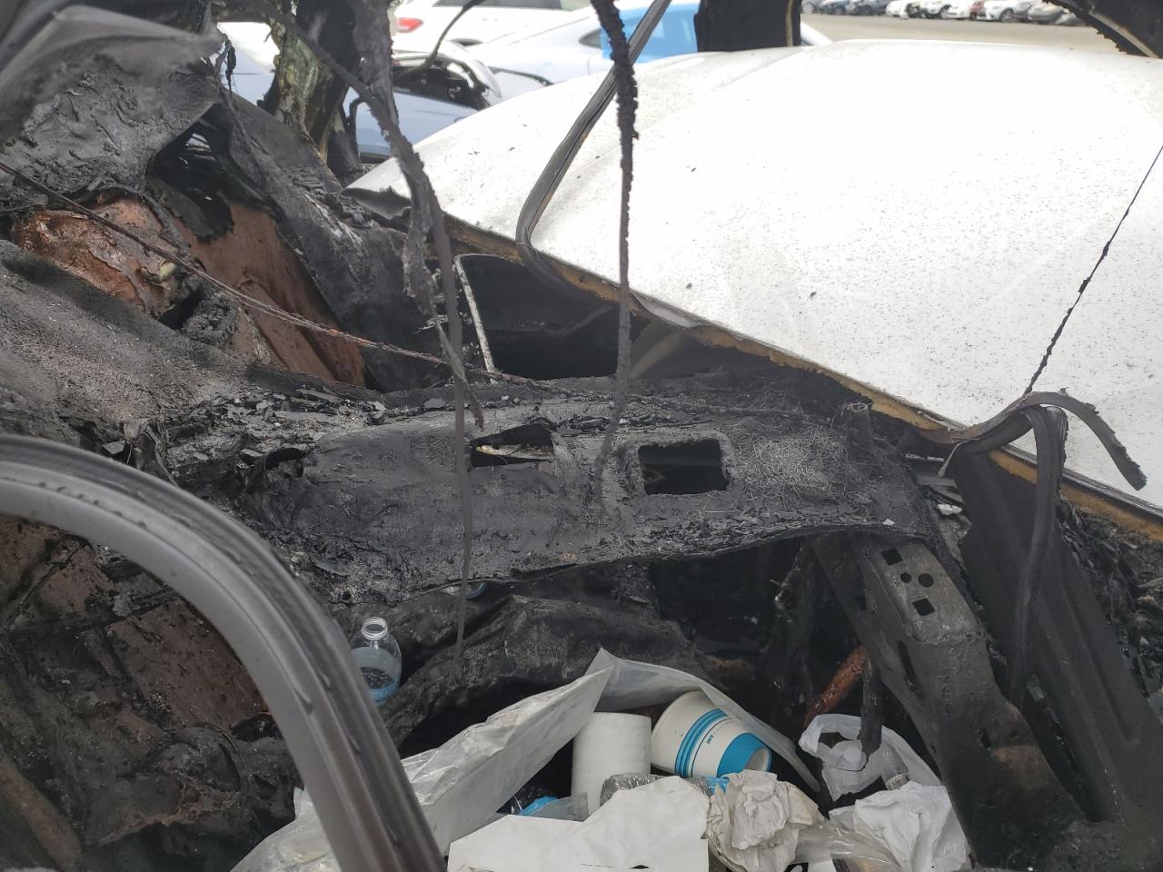 2018 Audi Q5 VIN WA1ANAFY0J2026008 Copart auction photo, burn damage thumbnail 11