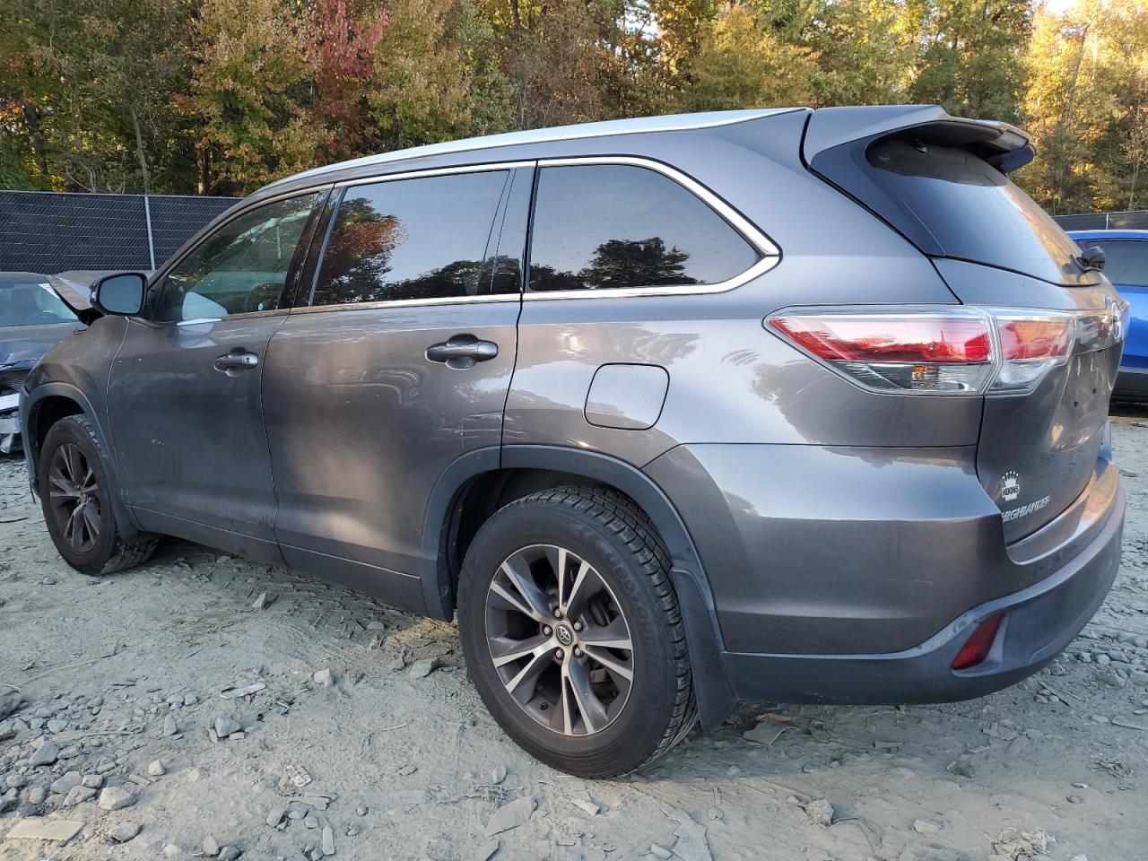 2016 Toyota Highlander VIN 5TDJKRFH4GS325502 Copart auction photo, front end damage thumbnail 2