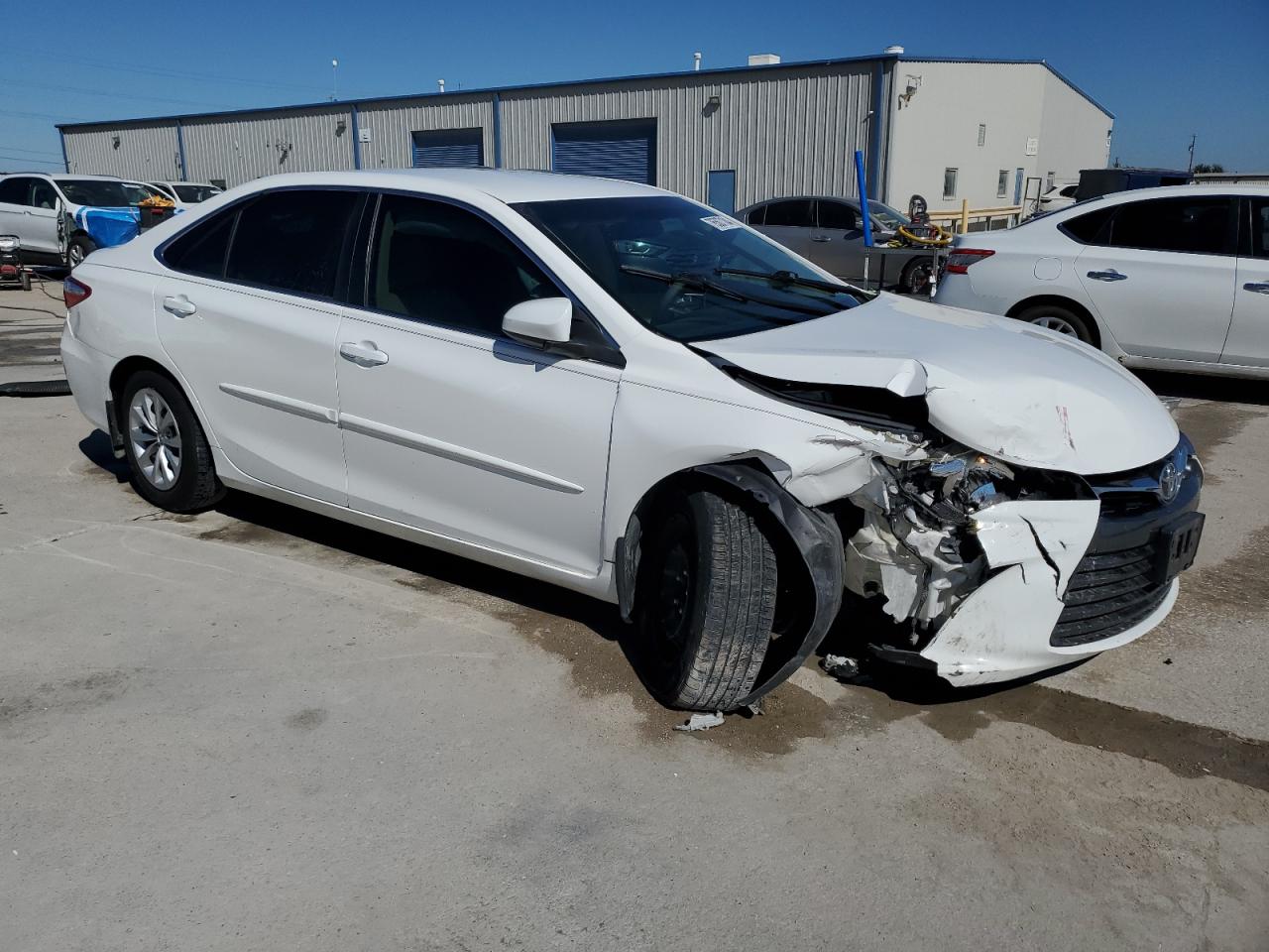 2015 Toyota Camry VIN 4T4BF1FK0FR472787 Copart auction photo, front end / minor dent/scratches damage thumbnail 4