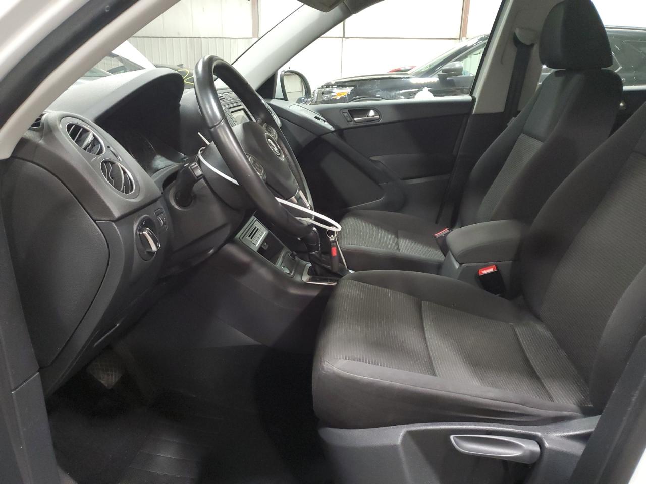2017 Volkswagen Tiguan VIN WVGBV7AX1HK046463 Copart auction photo, side damage thumbnail 7