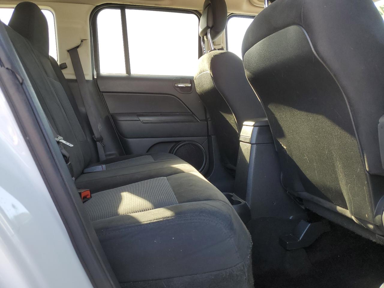 2016 Jeep Liberty (Patriot) VIN 1C4NJPBA5GD600131 Copart auction photo, minor dent/scratches damage thumbnail 11