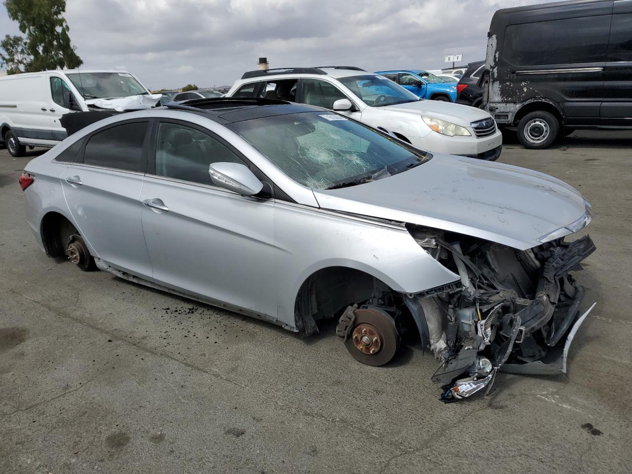 2013 Hyundai Sonata VIN 5NPEC4ABXDH789884 Copart auction photo, stripped / vandalism damage thumbnail 4