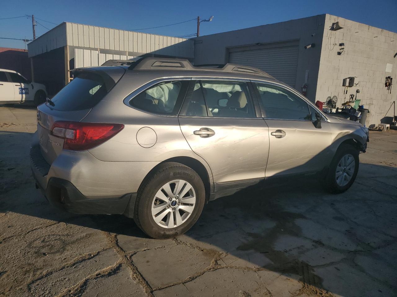 2019 Subaru Outback VIN 4S4BSABCXK3392644 Copart auction photo, front end damage thumbnail 3