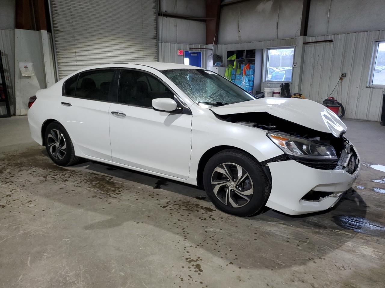 2017 Honda Accord VIN 1HGCR2F34HA169039 Copart auction photo, front end damage thumbnail 4