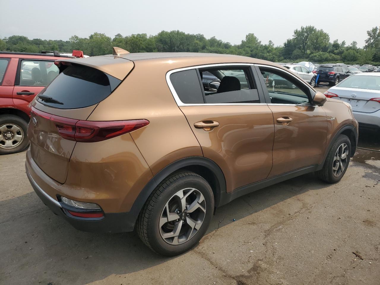 2020 KIA Sportage VIN KNDPMCAC9L7671143 Copart auction photo, vandalism / minor dent/scratches damage thumbnail 3