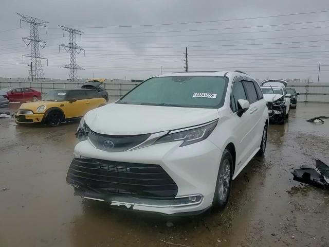 2021 Toyota Sienna VIN 5TDJRKEC3MS007181 Copart auction photo, front end / minor dent/scratches damage thumbnail 10