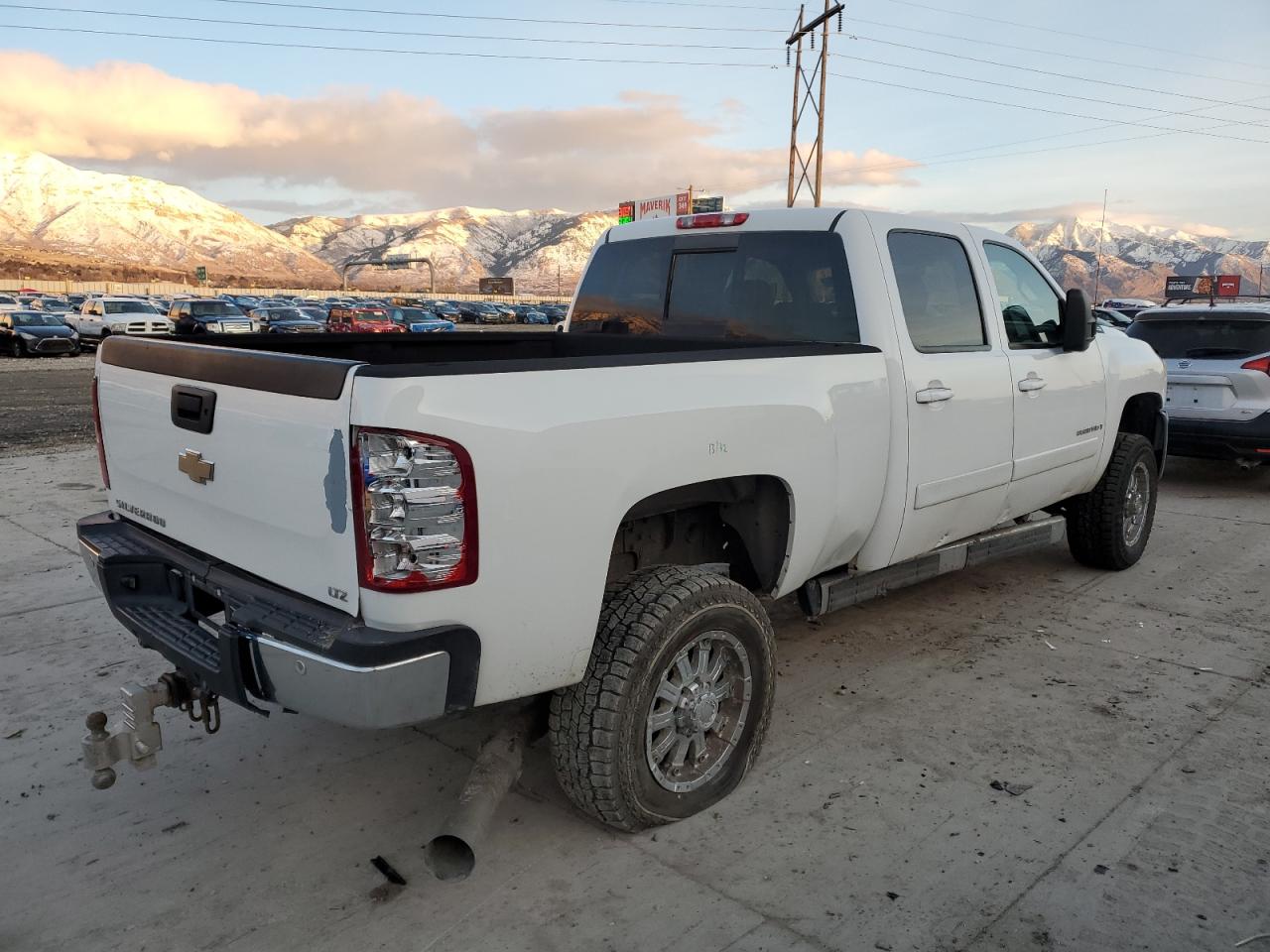2008 Chevrolet Silverado VIN 1GCHK23648F155992 Copart auction photo, all over / undercarriage damage thumbnail 3