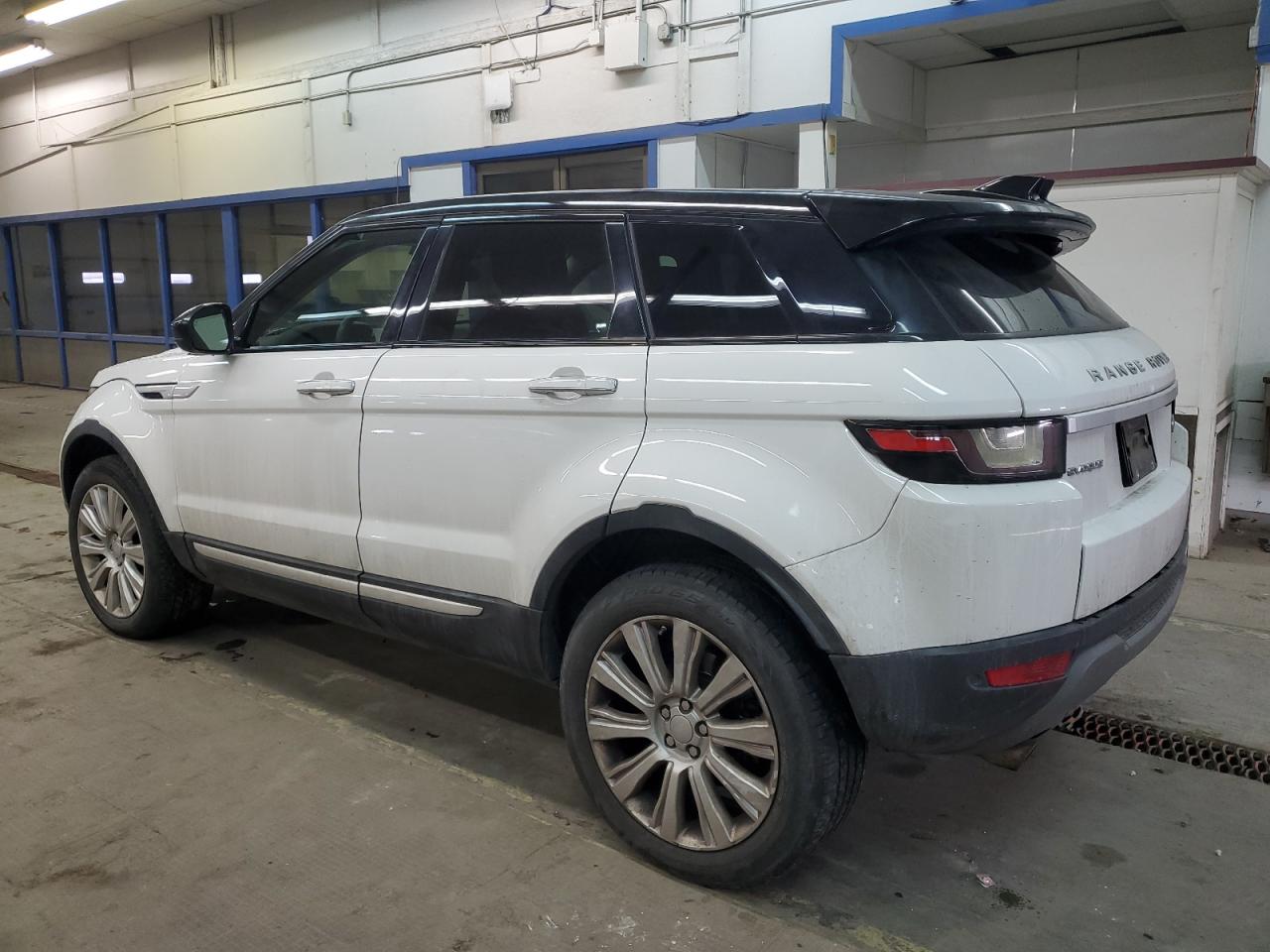 2016 Land Rover Range Rover VIN SALVR2BG6GH158686 Copart auction photo, undercarriage damage thumbnail 2