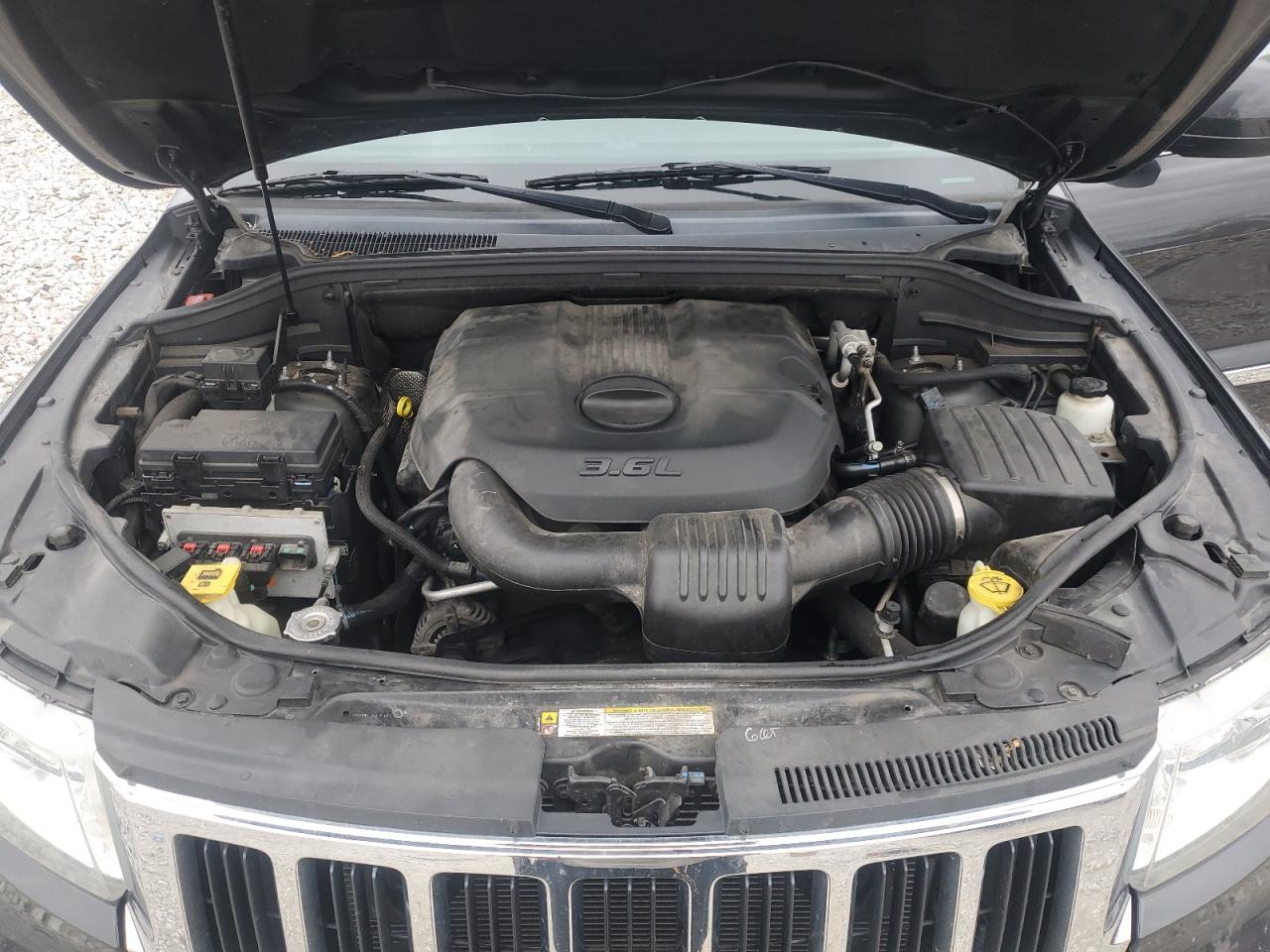 2011 Jeep Grand Cherokee VIN 1J4RR4GGXBC668780 Copart auction photo, side / front end damage thumbnail 12