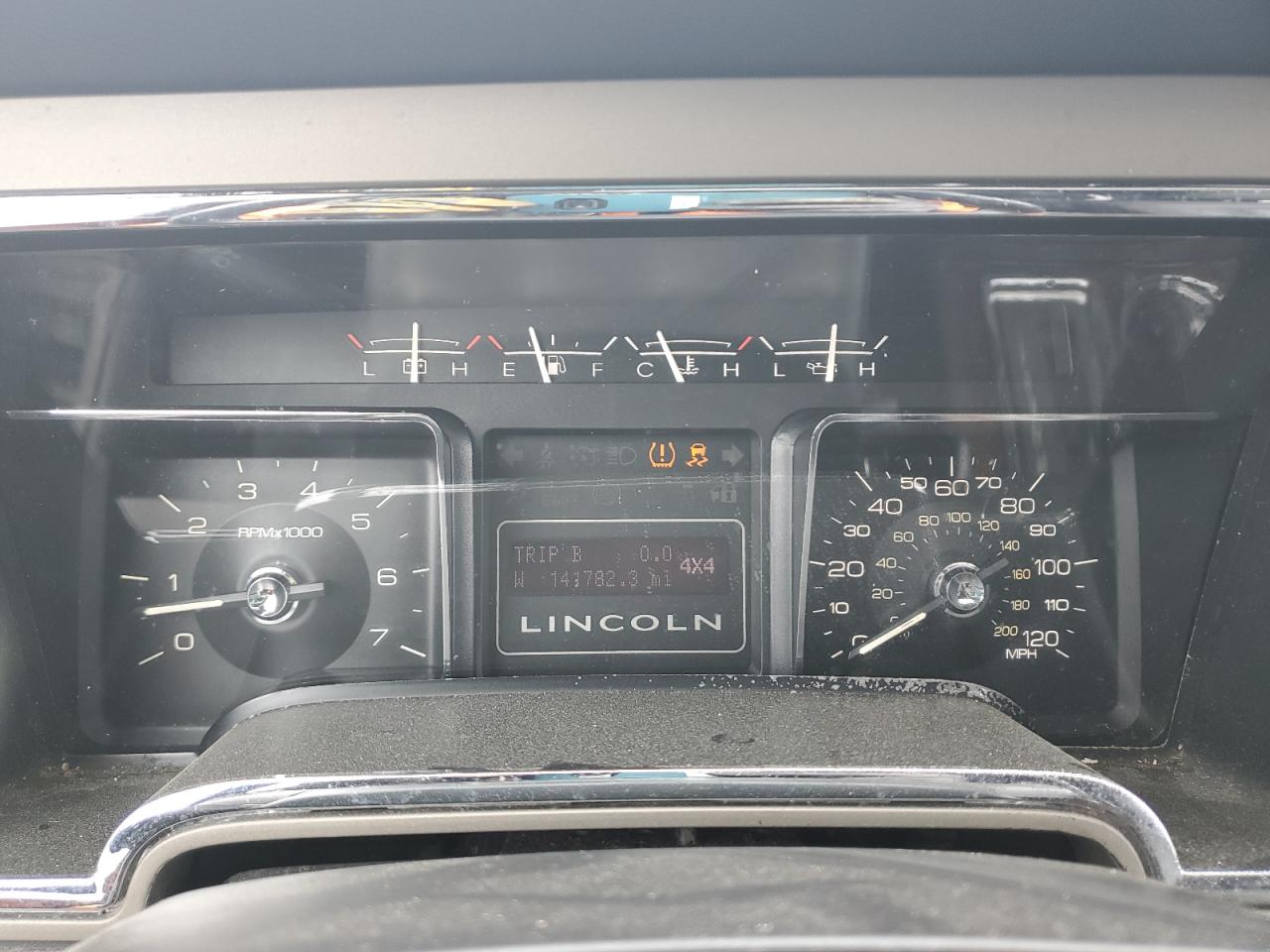 2014 Lincoln Navigator VIN 5LMJJ3J51EEL06284 Copart auction photo, front end / side damage thumbnail 9