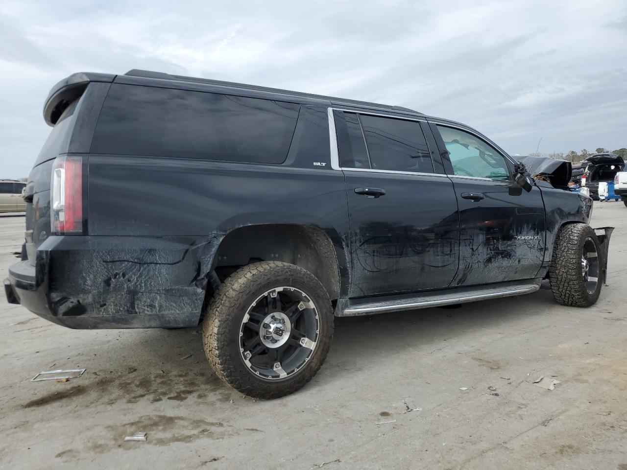 2018 GMC Yukon VIN 1GKS1GKC0JR382697 Copart auction photo, front end / top/roof damage thumbnail 3